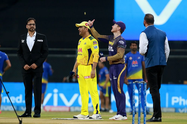Mahendra Singh Dhoni and Owen Morgan during the toss.