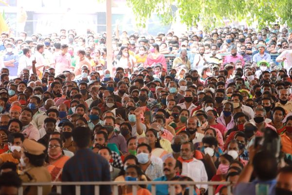 शाह ने कोल्लम जिले में पुत्तिंगल मंदिर के मैदान में एक जनसभा को भी संबोधित किया।