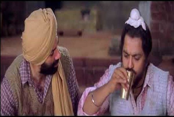 2000 में आई 'गदर' में सनी देओल के साथ विवेक।