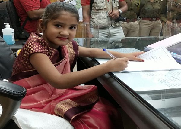 विश्व महिला दिवस पर जयपुर नगर निगम हैरिटेज में एक दिन की मेयर बनीं 7 साल की इशिता