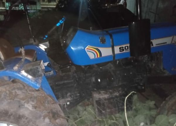 पकड़ी गईं ट्रेक्टर ट्राली