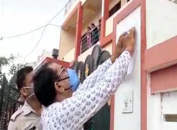 अजमेर में HPCL अफसर के मकान को सील की कार्रवाई करते हुए एसीबी की टीम