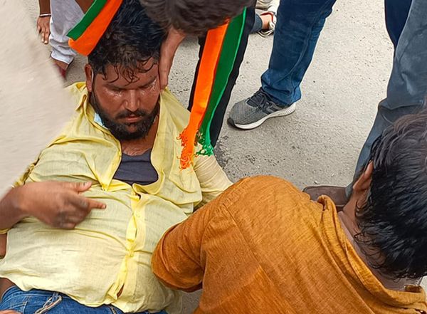 लाठीचार्ज में भाजयुमो के प्रदेश महामंत्री राजकुमार बिनवाल की हालत बिगड़ गई।