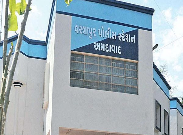 પોલીસે 10 લોકો સામે નાઈટ કર્ફ્યૂના ઉલ્લંઘનનો કેસ નોંધ્યો