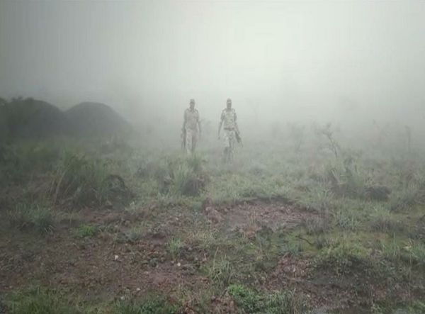 बारिश के बाद बैलाडीला की पहाड़ियों में ओस जम जाती है। जिससे ऑपरेशन को सफल बनाने में जवानों को आसानी होती है।