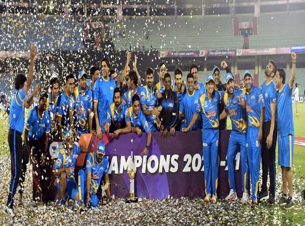 7 से 21 मार्च के बीच रायपुर में हुई रोड सेफ्टी वर्ल्ड सीरीज में सचिन की कप्तानी में इंडिया लीजेंड्स ने श्रीलंका लीजेंड्स को हराकर खिताब जीता था।