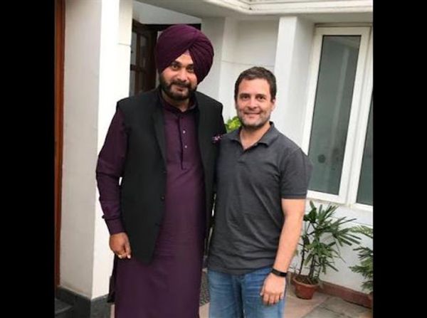 राहुल गांधी के जरिए ही नवजोत सिंह सिद्धू की कांग्रेस में एंट्री हुई थी। इस वजह से सिद्धू कहते रहे हैं कि मेरा कैप्टन तो सिर्फ राहुल गांधी है।