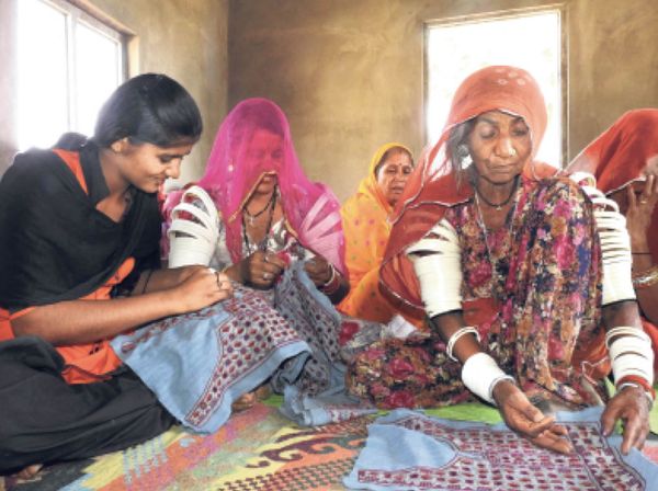 15 साल की उम्र में सीखी हैंडीक्राफ्ट, अब आत्मनिर्भर लखमा