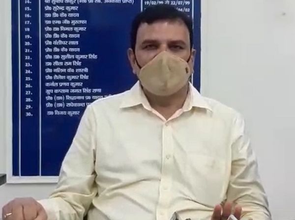 प्रभारी रजिस्ट्रार जितेंद्र कुमार।