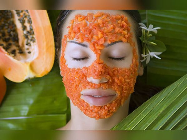 Apply papaya pack for acne and whiteness, make skincare packs at home | मुंहासे और गोरेपन के लिए लगाएं पपीते का पैक, घर पर मौजूद सामान से बनाएं स्किनकेयर पैक्स - Dainik Bhaskar