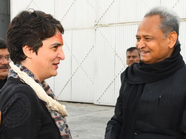 दुष्कर्म पीड़िता ने प्रियंका गांधी से न्याय मांगा था मामले में जल्द कार्रवाई करने के लिए प्रियंका गांधी ने गहलोत को शुक्रिया कहा