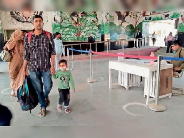 खतरे का स्टेशन मुंबई से रोज आती-जाती हैं 10 ट्रेनें यात्रियों की न जांच और न पूछताछ