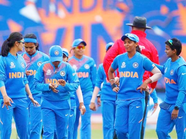 भारतीय महिला टीम ने पिछला मैच टी-20 वर्ल्ड कप में 8 मार्च 2020 को मेलबर्न में खेला था। तब ऑस्ट्रेलिया ने उसे 85 रन से शिकस्त दी थी। -फाइल फोटो - Dainik Bhaskar