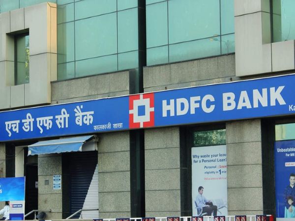 आज बैंक के प्रोसेसिंग ट्रांजेक्शन में समस्या है। ग्राहक इसकी नेट बैंकिंग और ऐप सेवा को एक्सेस करने में फेल हो रहे हैं। कुछ ग्राहकों ने कहा कि इसकी UPI सेवा भी नहीं चल रही है। बैंक ने हालांकि इस तरह की किसी असुविधा के लिए ग्राहकों से माफी मांगी है - Dainik Bhaskar