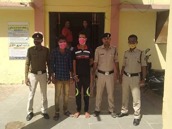 छत्तीसगढ़ के जांजगीर में शराब पार्टी के बहाने युवक की हत्या करने के मामले में पुलिस ने दो आरोपियों को गिरफ्तार किया है। - Dainik Bhaskar