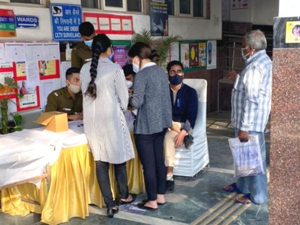 5,176 elderly people got vaccinated on the first day. 4,296 employees of the frontline received the vaccine.
<!-- WP QUADS Content Ad Plugin v. 2.0.17.1 -->
<div class=