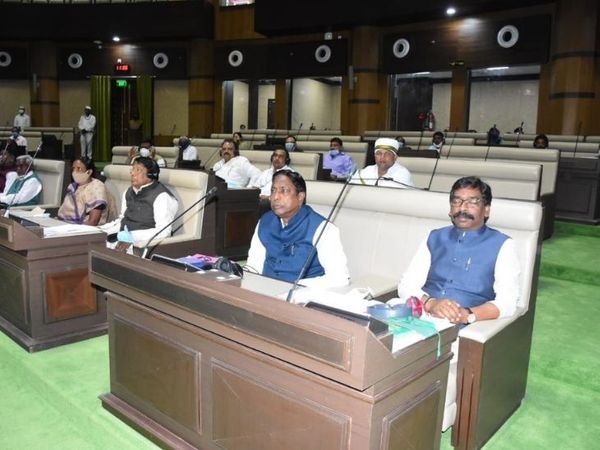 Ruckus continued in Jharkhand on the third day of the budget session: BJP MLA said- no-one does not want to ask question to the government because it cannot answer Funny Jokes Amid the uproar, Speaker Ravindra Nath Mahato tried to continue the question hour. He also tried to take two-three supplements and later starred questions. - Dainik Bhaskar