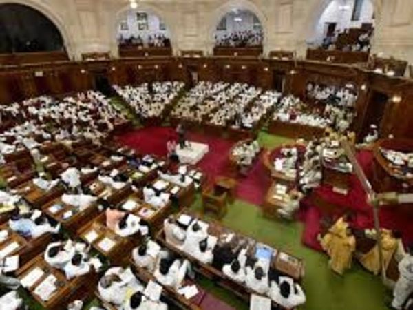 Opposition uproar in Assembly: SP's taunt on the decision to withdraw the case filed against the leaders, said - the government withdrew the names of the accused involved in the riots Funny Jokes There was an uproar during the proceedings of the House on Tuesday in the UP Legislative Assembly when the Law Minister of the Government Brijesh Pathak said in the House that the Government was going to withdraw the cases filed against the leaders. - Dainik Bhaskar