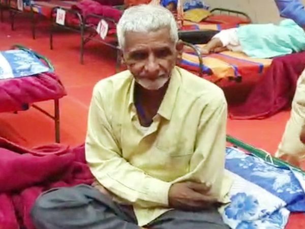 नशे के कारण रमेश यादव भीख मांगने लगे। अभी वे शिविर में हैं और परिवार उन्हें अपने साथ रखने को तैयार है। - Dainik Bhaskar