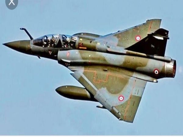 Vibration due to coming in super sonic speed and sound barrier during the practice of fighter plane - Dainik Bhaskar