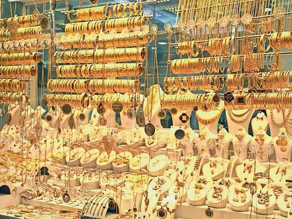अंतरराष्ट्रीय बाजार में सोने की कीमतें अगस्त से अब तक करीब 17 प्रतिशत घटी हैं। - Dainik Bhaskar