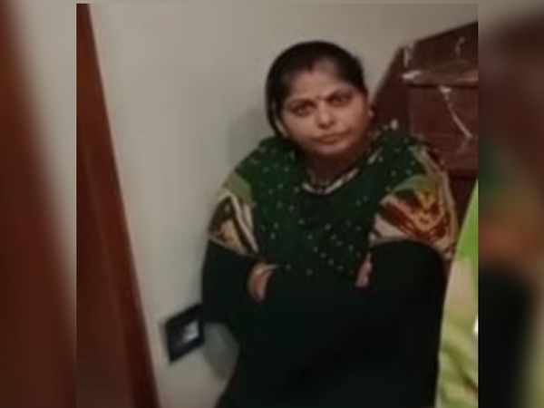 वारदात के बाद घटना से सहमी व्यापारी की पत्नी वंदना कुकरेजा