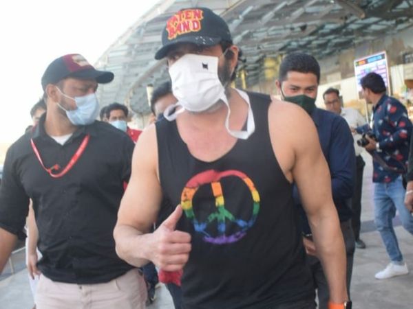 Film actor Bobby Deol arrives in Bhopal, will shoot for Shah Rukh Khan’s production film ‘Love Hostel’ | भोपाल पहुंचे फिल्म एक्टर बॉबी देओल ने कहा कि यहां ‘लव हॉस्टल’ की शूटिंग करने आया हूं, सनी पाजी ने की थी भोपाल की तारीफ, शूटिंग के बीच ब्रेक में करुंगा शहर को एक्सप्लोर