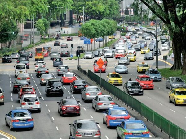 The Indian government is also promoting the sale of electric vehicles, but no deadline has been set to remove diesel-petrol powered vehicles.  - Dainik Bhaskar