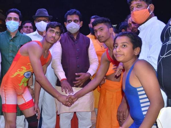 आयोजन में सांसद शंकर लालवानी भी मौजूद रहे।