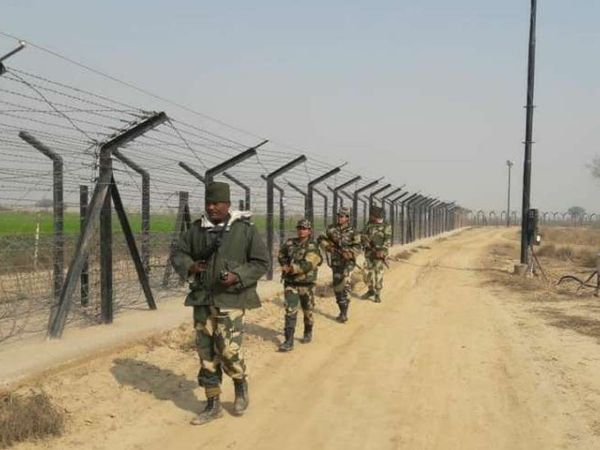 पाकिस्तान से घुसपैठ की कोशिश नाकाम: बीएसएफ ने घुसपैठिए को देखा तो वापस बॉर्डर की तरफ भागने लगा, फायरिंग में ढेर; पाक करंसी भी मिली