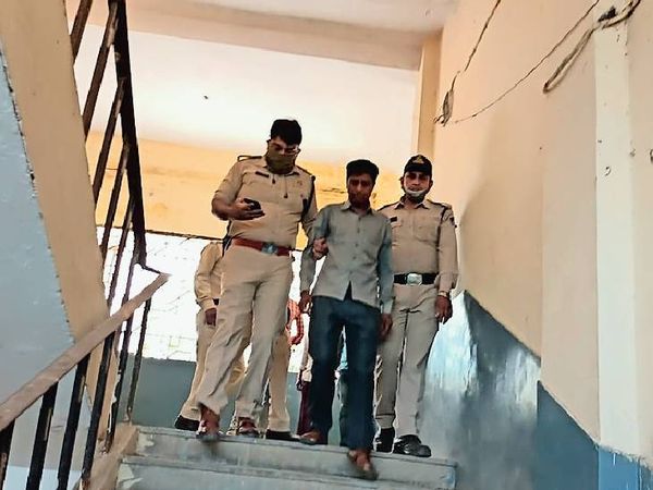 हंगामे के बाद पुलिस ने इकबाल को उतार लिया।