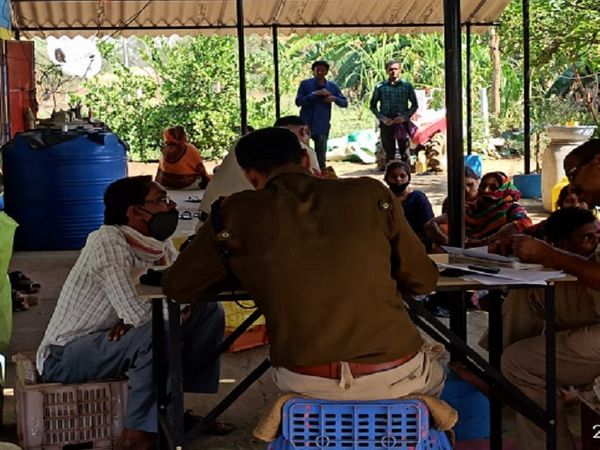 इस घटना के बाद बठेना गांव के आस-पास के इलाकों में पुलिस मुस्तैद हो चुकी है।