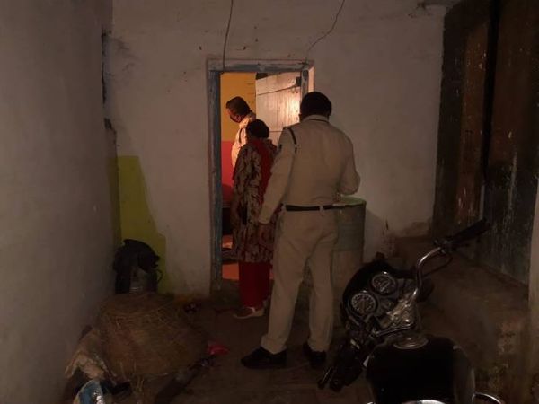 घटनास्थल की जांच करने पहुंची एफएसएल टीम।