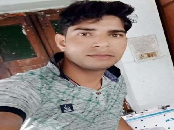 हादसे में मारा गया युवक रिंकू, जिसके छोटे भाई की 6 दिन बाद शादी है। - Dainik Bhaskar