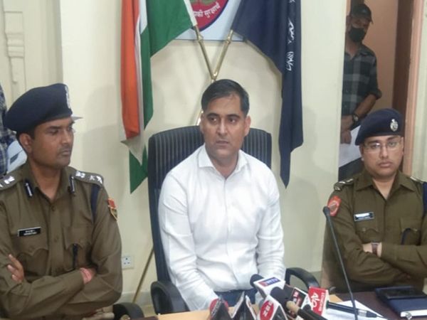 जयपुर में महिला से गैंग रेप कर वीडियो वायरल करने के मामले में तीन आरोपियों की गिरफ्तारी की गई। सोमवार को एडिशनल पुलिस कमिश्नर अजयपाल लांबा, डीसीपी हरेंद्र महावर और डीसीपी क्राइम दिगंत आनंद ने केस को खुलासा किया - Dainik Bhaskar
