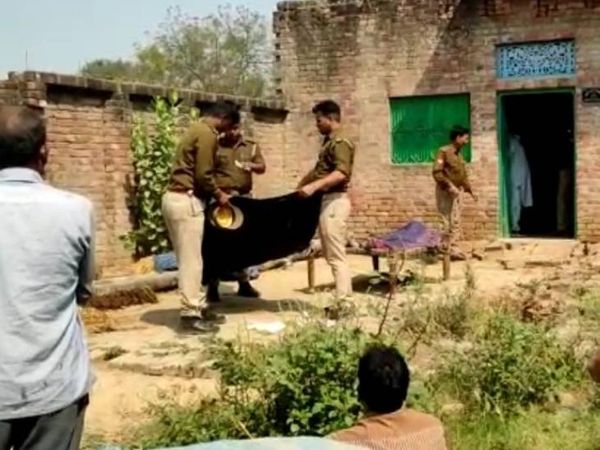 पुलिस ने शव को पोस्टमार्टम के लिए भेजा है। SP का दावा है कि अहम सुराग हाथ लगे हैं। जल्द इस प्रकरण का खुलासा किया जाएगा। - Dainik Bhaskar