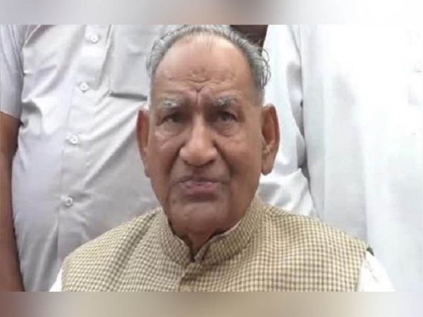 जननायक जनता पार्टी के रामकुमार गौतम, जिन्होंने सदन में केंद्र सरकार को तीनों कृषि कानूनों को टालने के लिए कहा है।