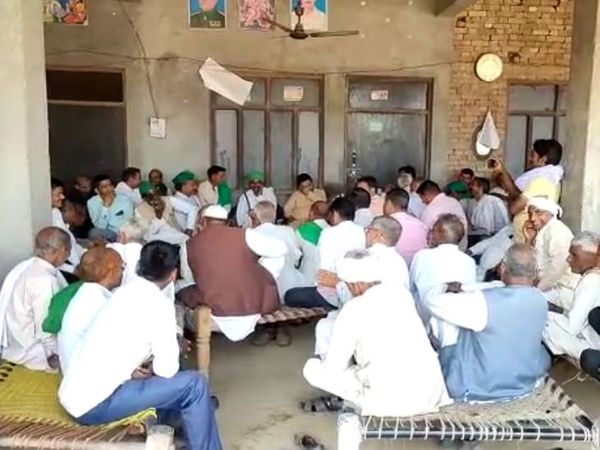 मंगलवार को मुजफ्फरनगर के चरथावल विधानसभा के पिप्पलशाह गांव में क्षत्रिय समाज की पंचायत हुई। - Dainik Bhaskar