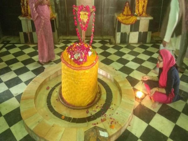 ग्वालियर स्थित कोटेश्वर महादेव मंदिर, यहां भी शिवरात्रि प बुधवार रात 12 बजे से शिव भक्तों का पहुंचना शुरू हो जाएगा