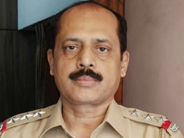 विमला हिरेन के हवाले से फडणवीस ने मंगलवार को कहा था कि सचिन वझे ने ही मनसुख की हत्या की है।