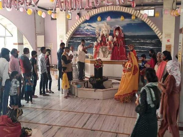 अजय नगर स्थित श्री शिव साईं धाम में महिला व पुरुष श्रद्धालुओं की लगी कतार-मोहन ठाडा