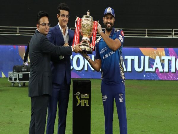 IPL-13 में मुंबई इंडियंस की टीम विजेता रही थी। मुंबई ने रिकॉर्ड पांचवीं बार खिताब जीता। - Dainik Bhaskar