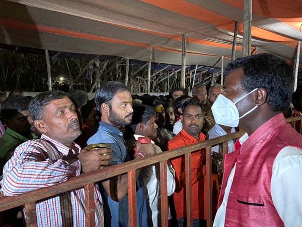 डीसी मंजुनाथ भजंत्री ने सुबह-सुबह बाबा मंदिर पहुंच कर विधि व्यवस्था व श्रद्धालुओं की सुविधाओं का निरीक्षण किया।