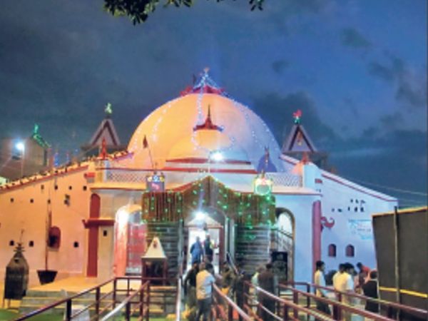 भगवान शंकर-मां पार्वती युक्त है शिवलिंग, इसमें 1200 छोटे रुद्र।