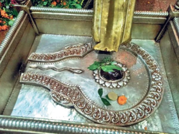 | इकलौता मंदिर जहां शैव, शाक्त व वैष्णव अलग करते हैं जलाभिषेक।