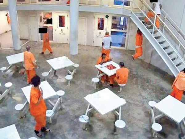 A group of hackers broke into the security of several US companies and institutions by hacking 330 cameras at the Madison County Jail. - Dainik Bhaskar