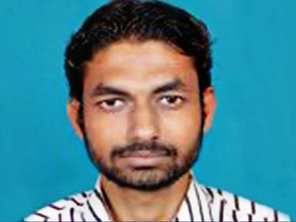 तिहाड़ जेल के बैरक नंबर 8 में बंद इंडियन मुजाहिदीन के आतंकी तहसीन अख्तर से यह फोन बरामद किया गया है। दिल्ली पुलिस की स्पेशल सेल ने सर्च ऑपरेशन के दौरान इसे बरामद किया। - Dainik Bhaskar