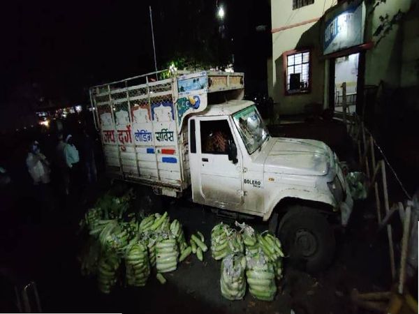 शराब के ऊपर लौकी लोड किया था, जिससे कोई पकड़ न पाए।