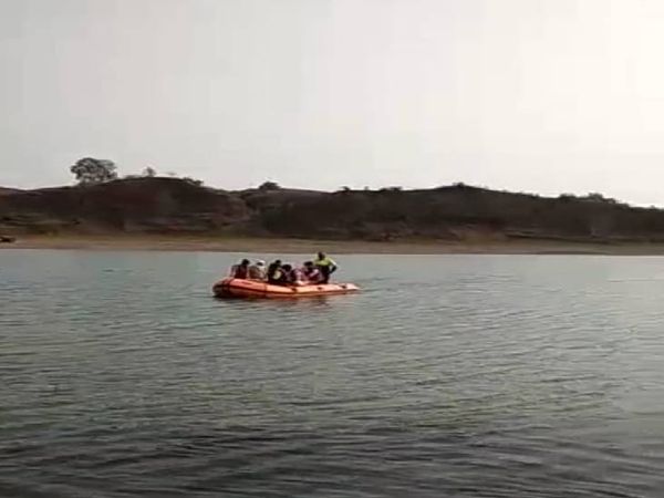 एनडीआरएफ और होमगार्ड की चार टीमें मासूम राजा की तलाश में जुटी थी।