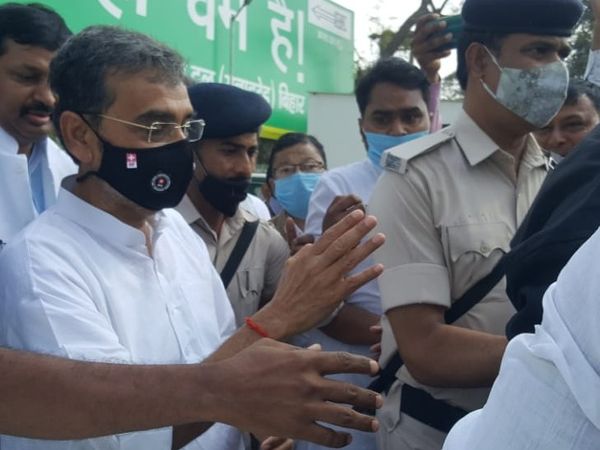 JDU कार्यालय में पहुंचे उपेंद्र कुशवाहा।